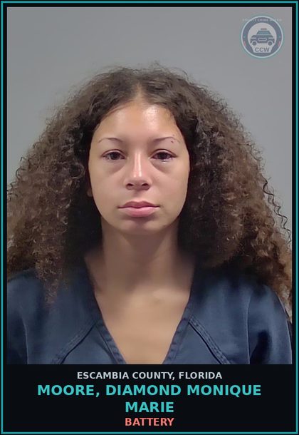 CCW arrest card for MOORE, DIAMOND MONIQUE MARIE in Escambia County: BATTERY
