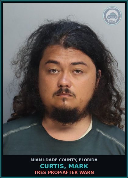 CCW arrest card for CURTIS, MARK in Miami-Dade County: TRES PROP/AFTER WARN