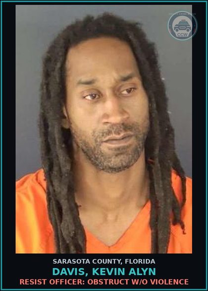 CCW arrest card for DAVIS, KEVIN ALYN in Sarasota County: MOVING TRAFFIC VIOL: DRIVE WHILE LIC SUSP HABITUAL OFFENDER