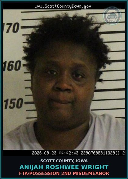 CCW arrest card for Anijah Roshwee Wright in Scott County: FTA/DWB MISDEMEANOR