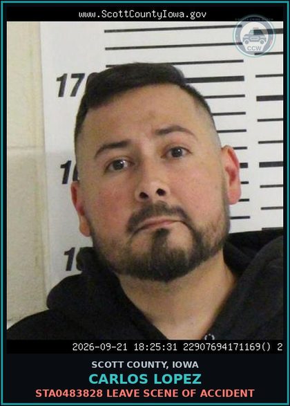 CCW arrest card for Carlos Lopez in Scott County: STA0483828 LEAVE SCENE OF ACCIDENT