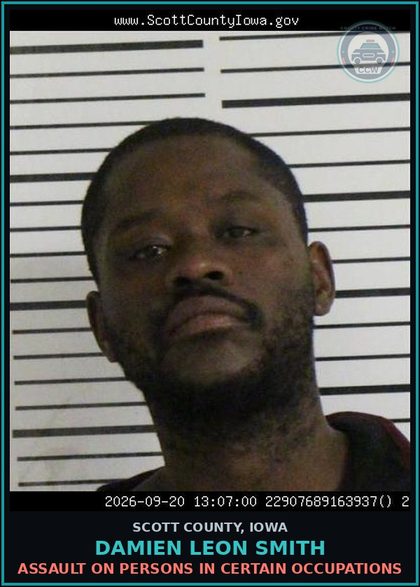 CCW arrest card for Damien Leon Smith in Scott County: ASSAULT ON PERSONS IN CERTAIN OCCUPATIONS