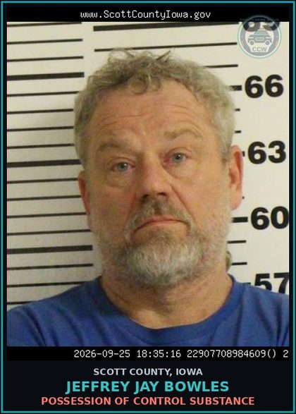 CCW arrest card for Jeffrey Jay Bowles in Scott County: DRUG PARAPHERNALIA
