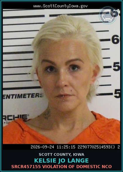 CCW arrest card for Kelsie Jo Lange in Scott County: SRCR457155 VIOLATION OF DOMESTIC NCO