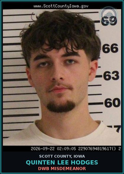 CCW arrest card for Quinten Lee Hodges in Scott County: DWB MISDEMEANOR