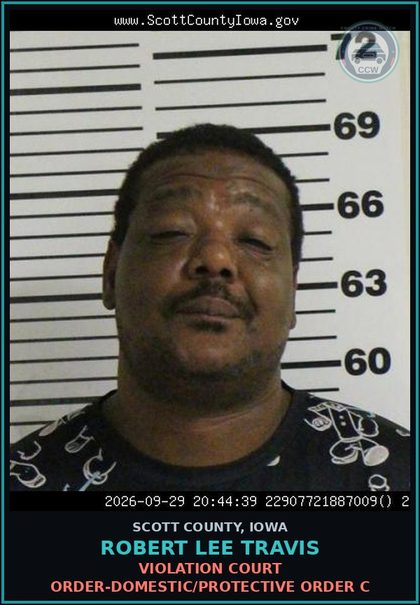 CCW arrest card for Robert Lee Travis in Scott County: VIOLATION COURT ORDER-DOMESTIC/PROTECTIVE ORDER C