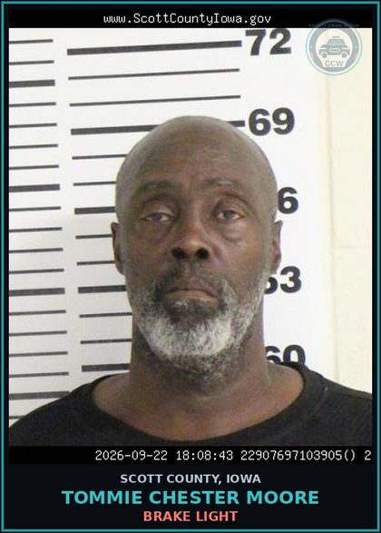 CCW arrest card for Tommie Chester Moore in Scott County: BRAKE LIGHT