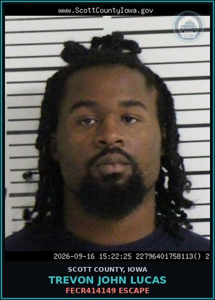 CCW arrest card for Trevon John Lucas in Scott County: FECR414149 ESCAPE