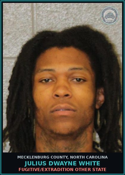 CCW arrest card for JULIUS DWAYNE WHITE in Mecklenburg County: FUGITIVE/EXTRADITION OTHER STATE