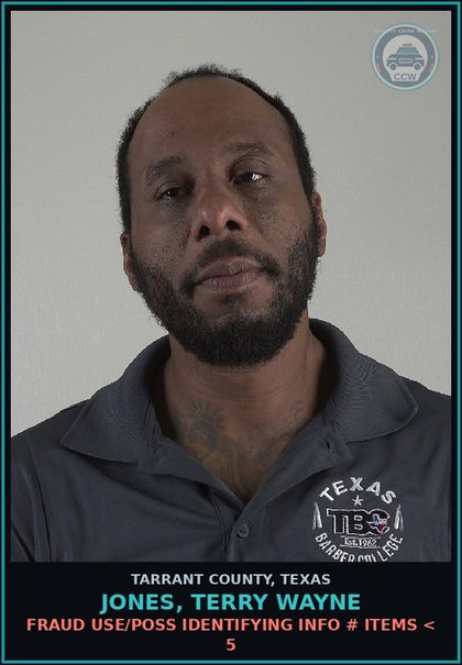 CCW arrest card for Jones, Terry Wayne in Tarrant County: FRAUD USE/POSS IDENTIFYING INFO # ITEMS < 5