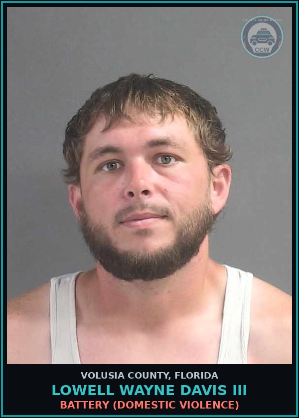 Booking mugshot of LOWELL WAYNE DAVIS III in Volusia County