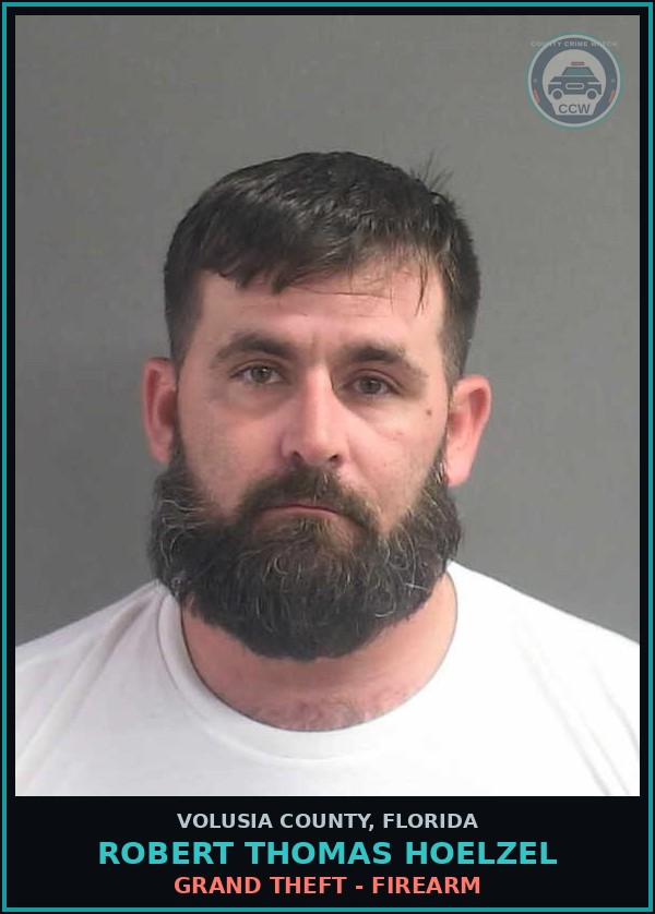 Booking mugshot of ROBERT THOMAS HOELZEL in Volusia County
