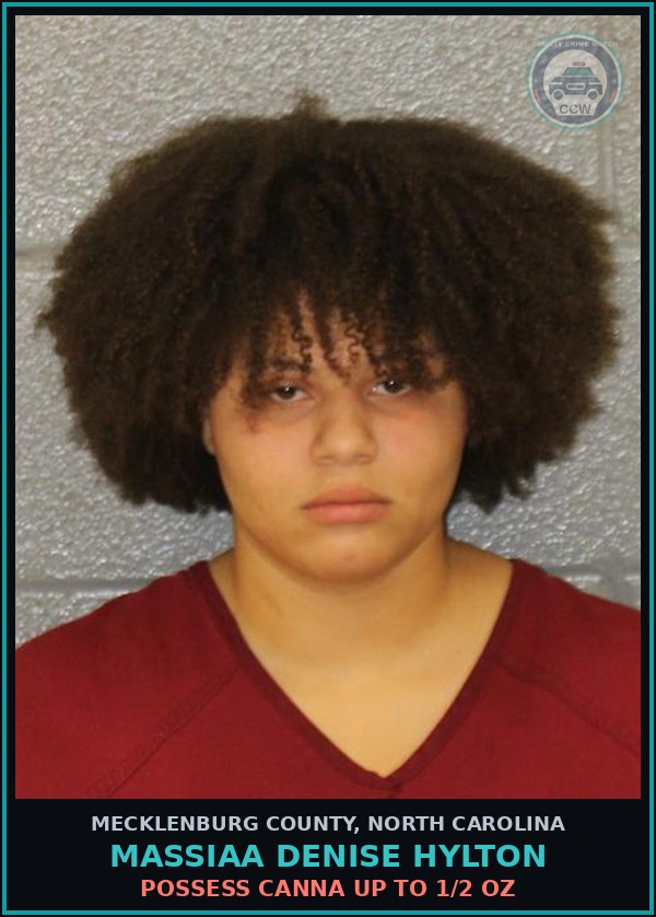Booking mugshot of MASSIAA DENISE HYLTON in Mecklenburg County