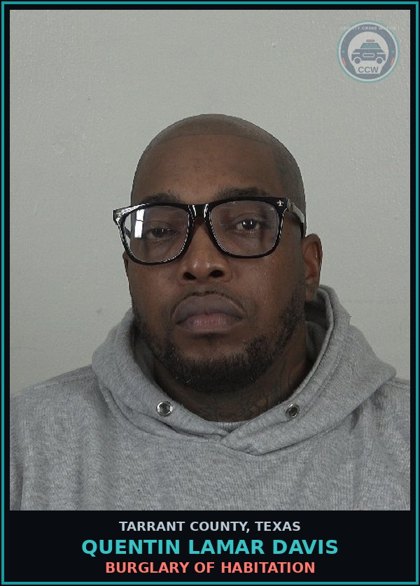Booking mugshot of Quentin Lamar Davis in Tarrant County